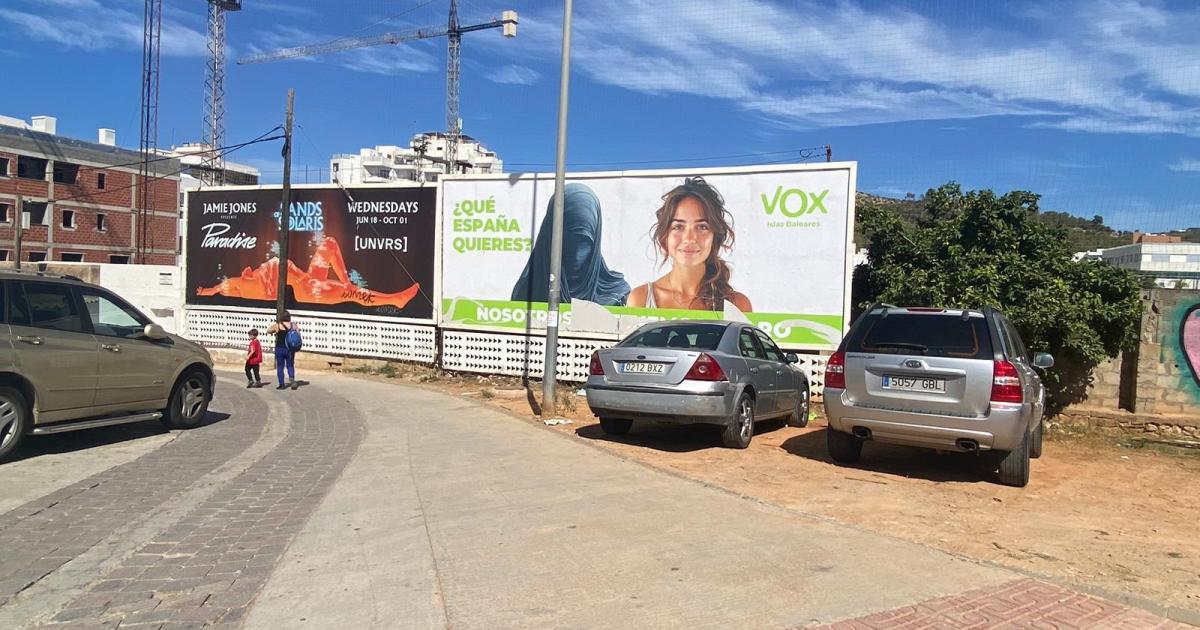 El polémico cartel de Vox llega a Ibiza y los socialistas montan en cólera