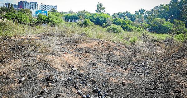 Silencio entre las cenizas del último incendio en un asentamiento de chabolas en Ibiza