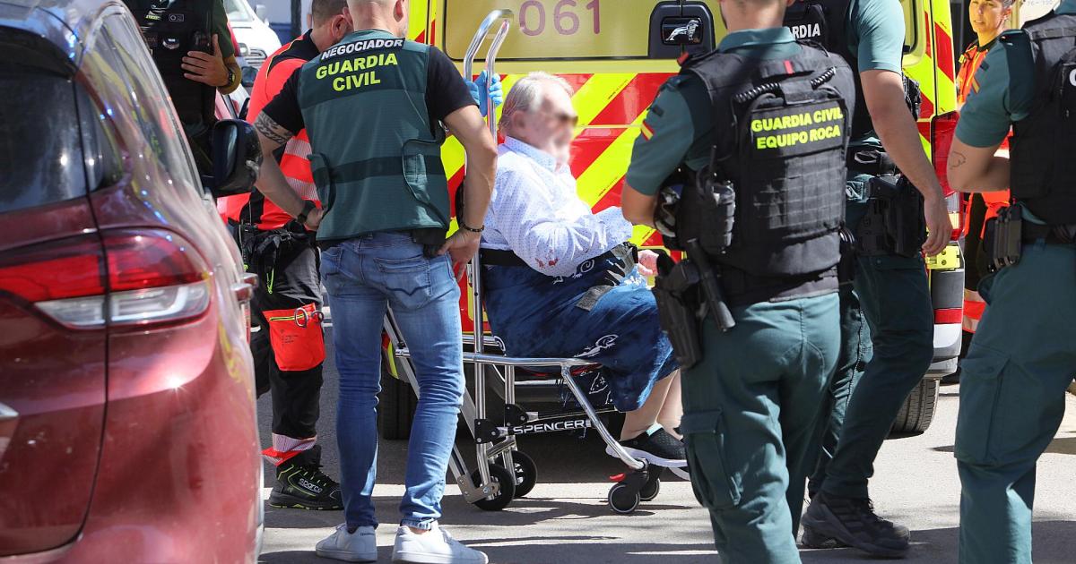 Anciano atrincherado en su piso en Ibiza: «La pistola que llevaba parecía de verdad»