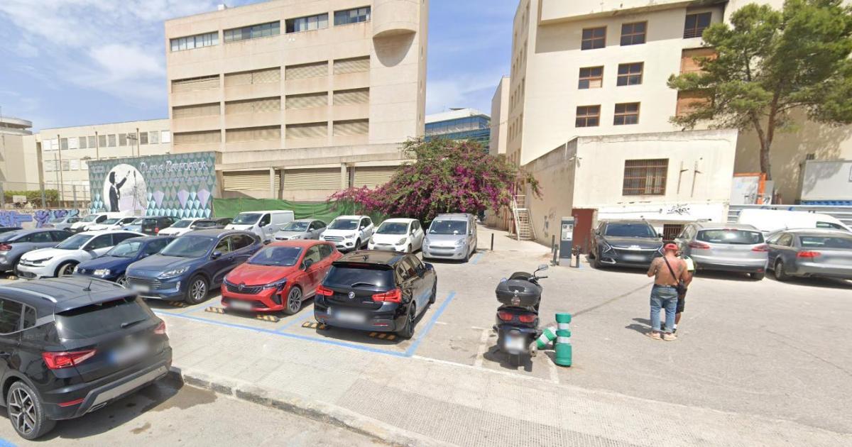 El Ayuntamiento cierra un conflictivo callejón de Ibiza por quejas vecinales por la abundante presencia de yonquis