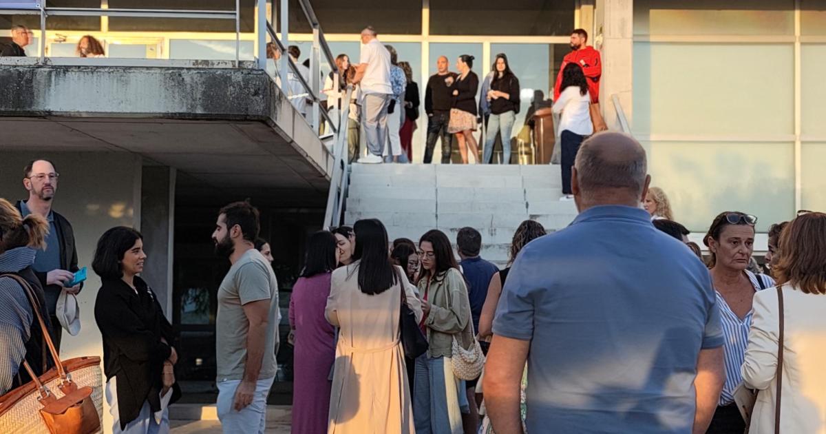 Cancelan un vuelo a Mallorca en el que tenían que viajar 40 opositores de Ibiza para examinarse