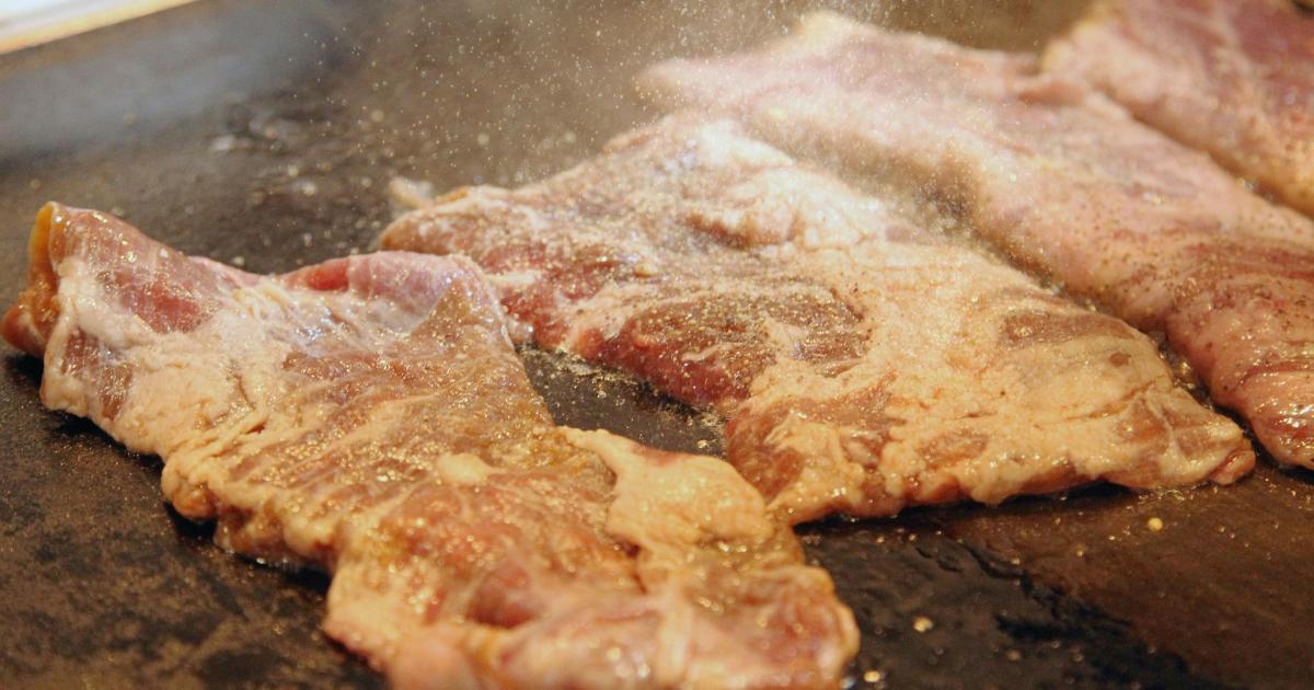 El truco de abuela que un cocinero rescata para lograr carnes más jugosas y sabrosas: vale para todas las carnes