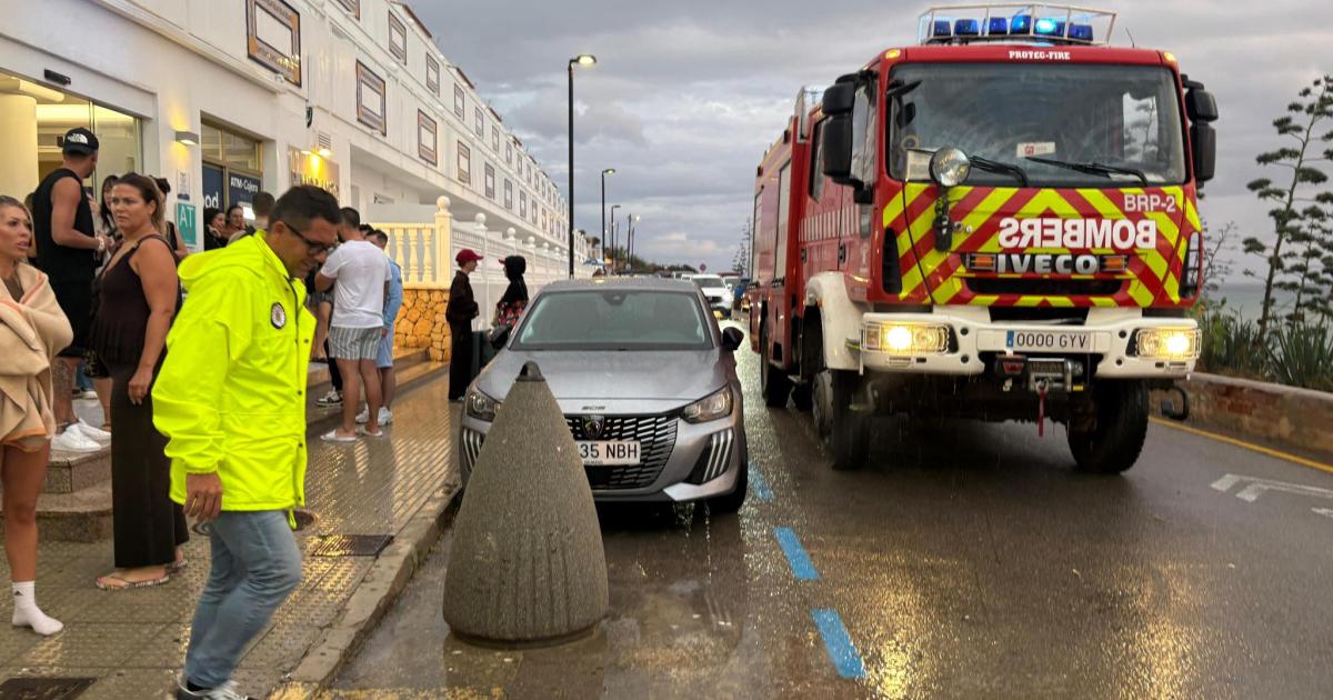 Tres heridos leves y más de 200 turistas desalojados de un hotel de Ibiza por un desprendimiento de rocas