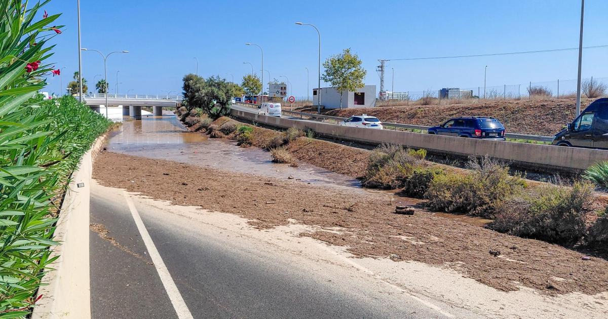 Continúa cerrada la carretera del aeropuerto