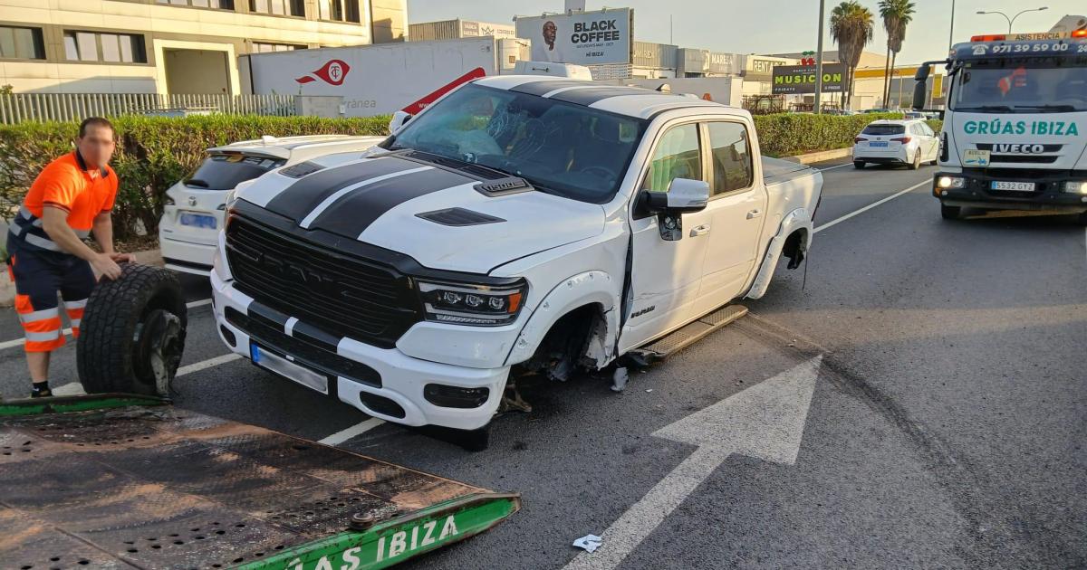 Brutal accidente en la carretera del aeropuerto