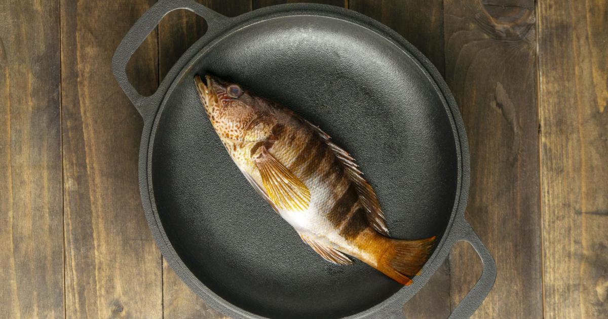 El truco casero que revoluciona la cocina: cómo evitar que el pescado se pegue a la sartén