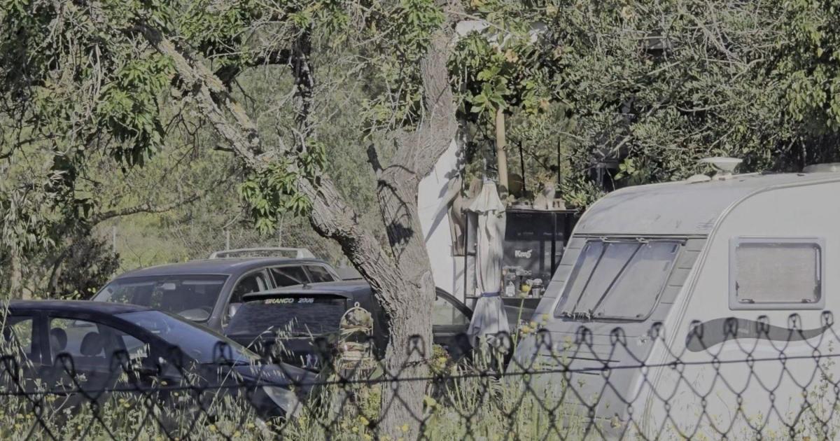 Convivencia infernal por un taller mecánico clandestino en una finca de Ibiza