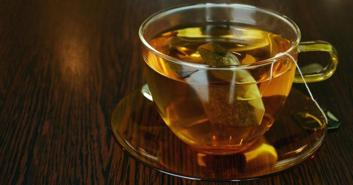Se pide un té en España y no puede creer el tamaño de la taza en el que se lo sirven