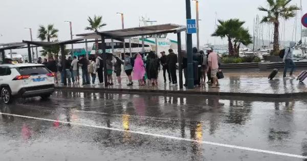 El Ayuntamiento de Ibiza reclama a los taxistas que acudan a las paradas en plena tormenta