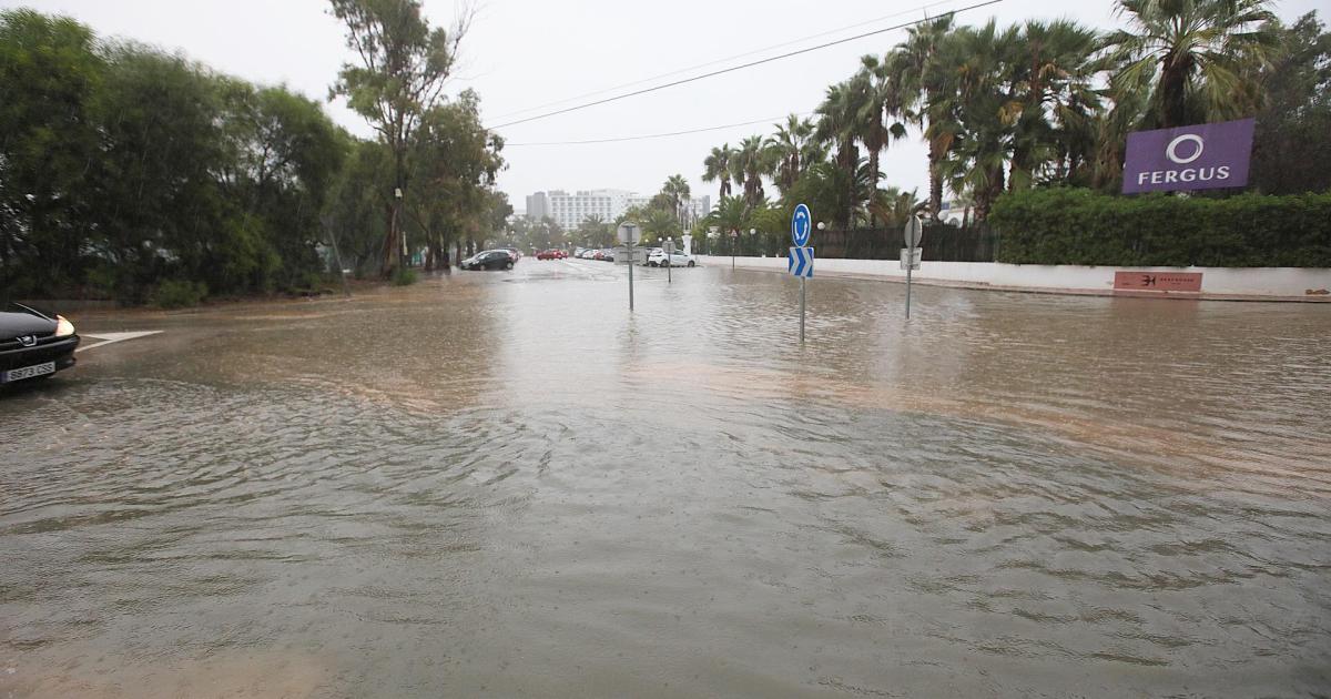 La Dana Alice deja lluvias moderadas pero inunda Platja d'en Bossa y calles de Ibiza