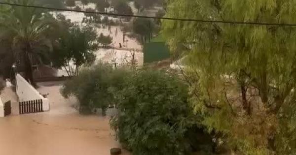 Piden a los vecinos de Portinatx que no salgan de casa y que eviten la zona del torrente