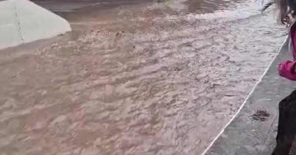 El torrente del port de Sant Miquel se llena y lleva agua a gran velocidad