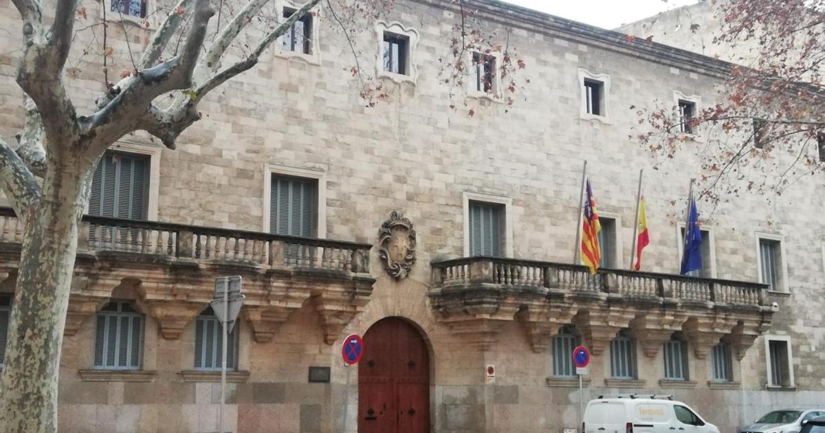 Citan a Paquita 'Marsan' y a su hija por tener a una docena de personas empleadas en la construcción sin permiso de trabajo ni residencia en Ibiza
