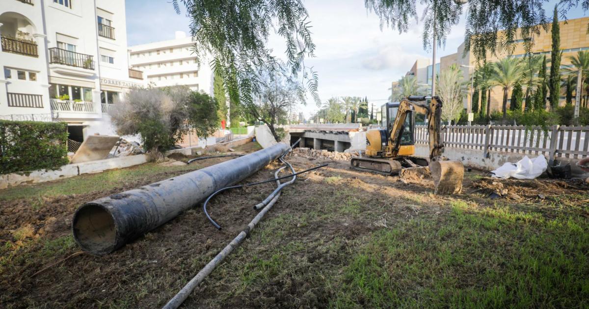 El misterio del tubo gigante continúa en Ibiza: los constructores apuntan a una obra pública