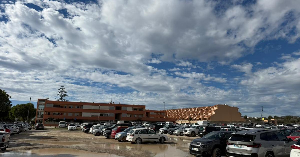 Cierran un concurrido aparcamiento de Ibiza por trabajos de mantenimiento