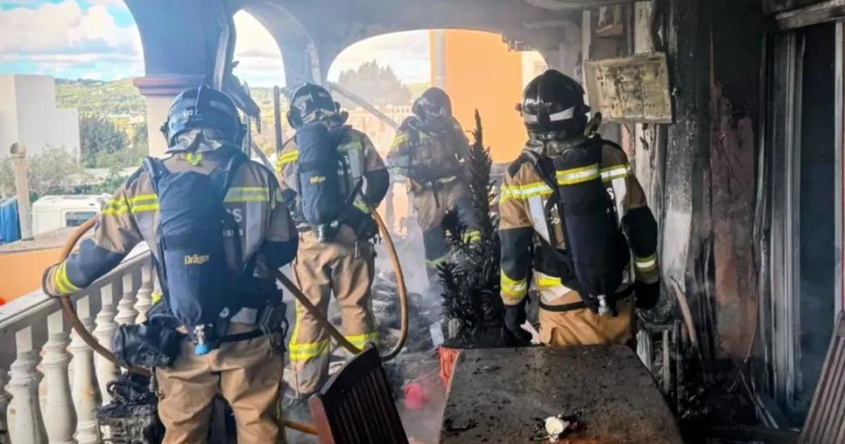 Incendio en Ibiza: una mujer herida leve por inhalación de humo