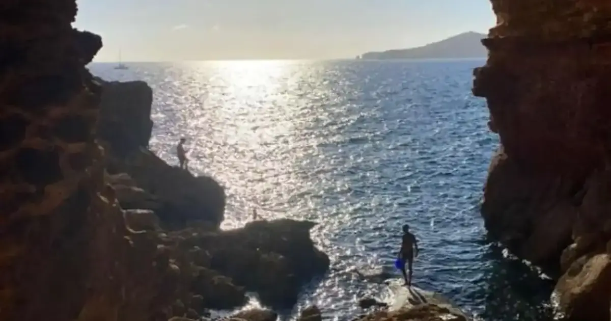 Rescatan a un joven herido en sa Figuera Borda tras precipitarse al mar desde 17 metros de altura