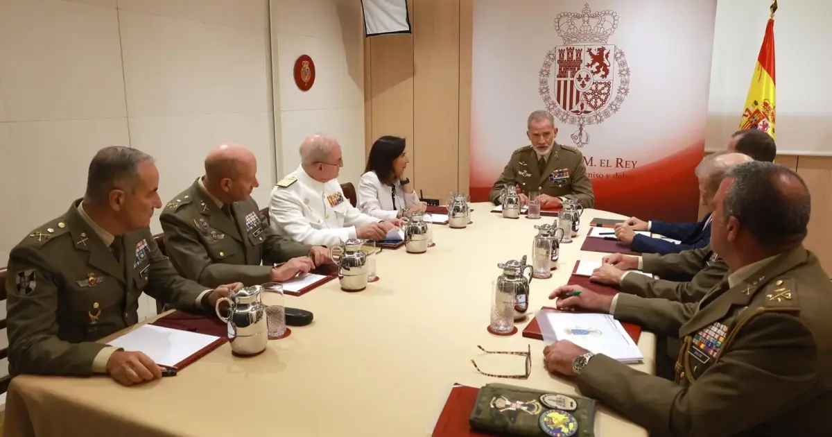 Felipe VI se reúne con Margarita Robles para examinar la situación de Ceuta