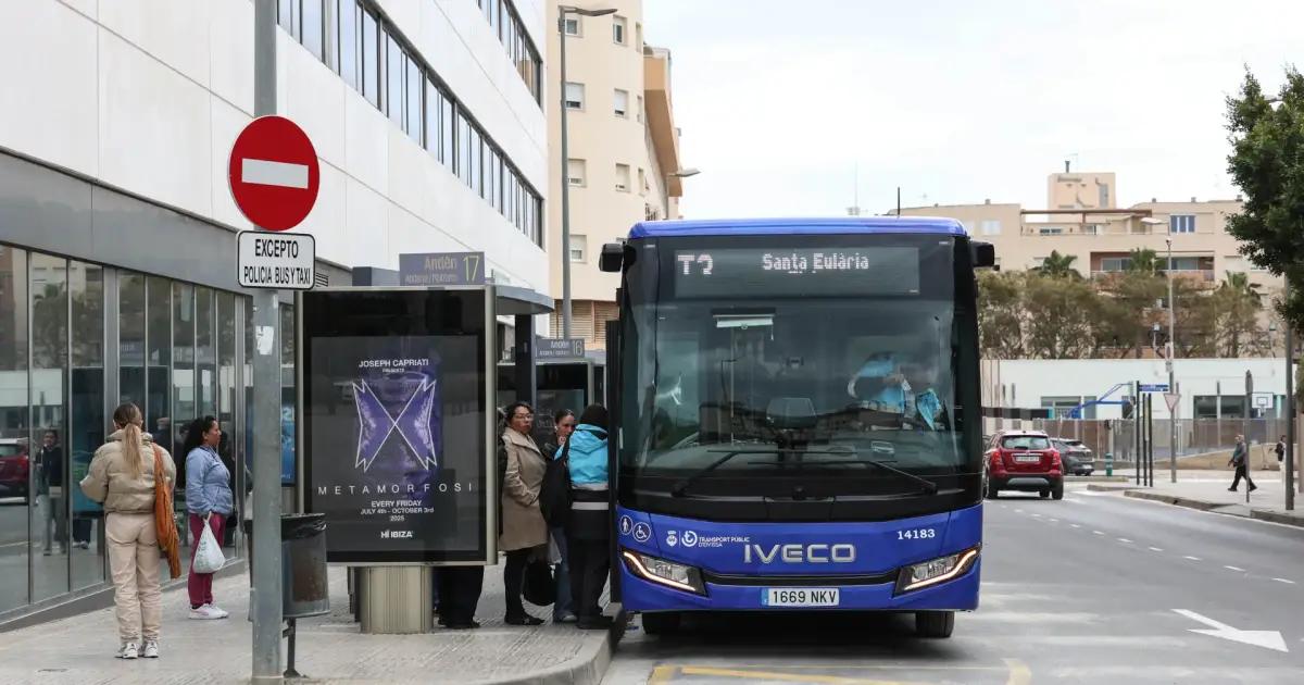 La nueva red de autobuses de Ibiza gana 1,2 millones de viajeros más en su primera temporada alta