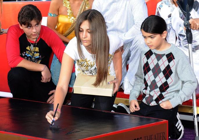 CEREMONIA EN HONOR A MICHAEL JACKSON EN EL TEATRO CHINO EN HOLLYWOOD